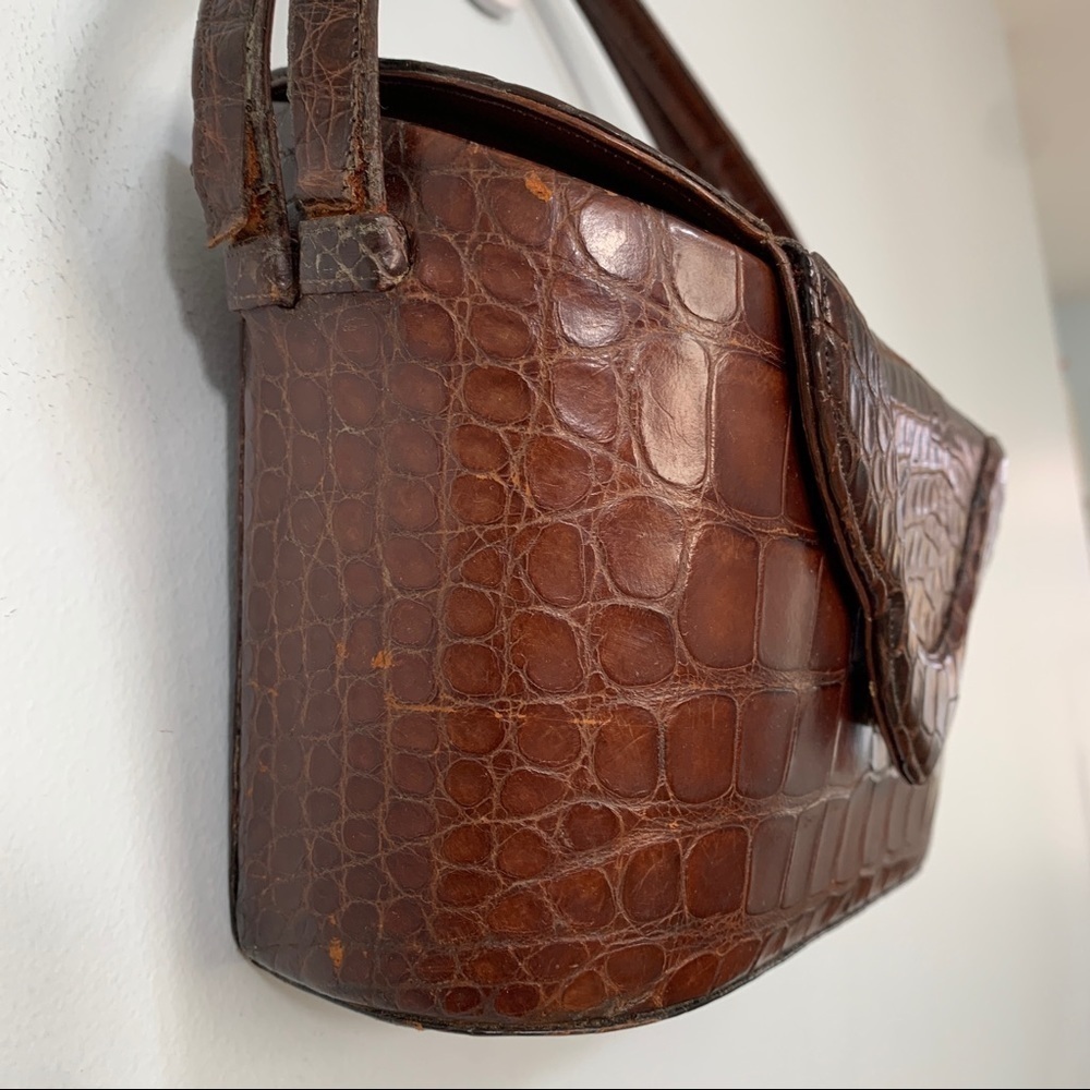 Nettie Rosenstein | Crocodile Vintage Structured Box Style Double Top Handle Bag - Picture 4 of 17